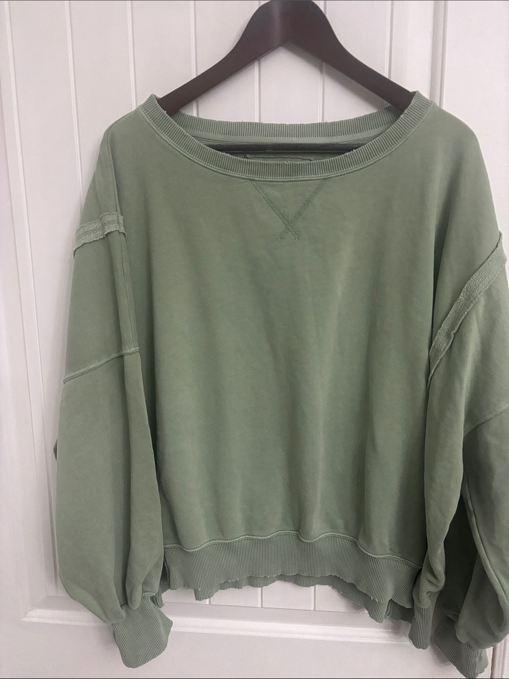 AMERICAN EAGLE Light Sage Green Relaxed Sweatshirt